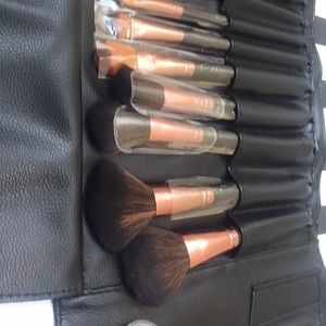 Dollface 24pc Deluxe Make Up Brush Set Travel Wrap